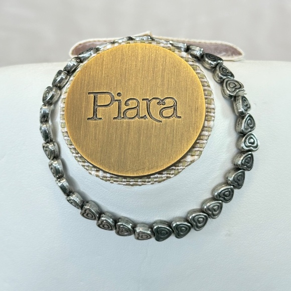 2/$15 Silver tone stretchy bracelet w/carved Heart beads all the way around - Picture 5 of 13